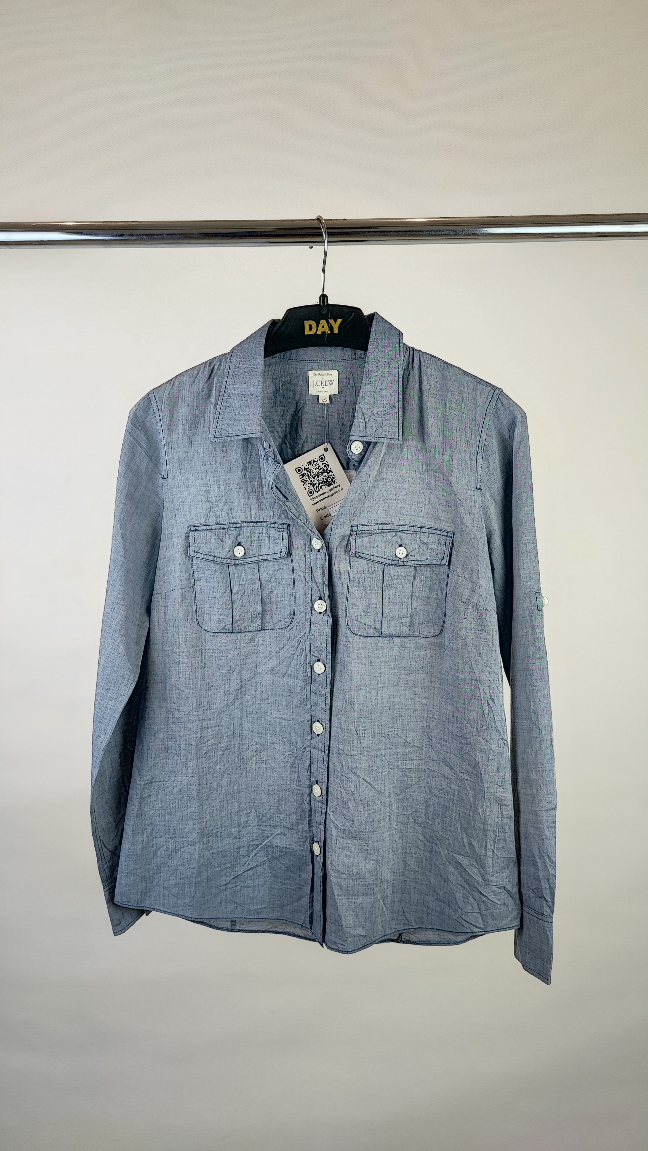 شومیز زنانه استوک وارداتی برند جیکرو (J.Crew) رنگ آبی، سایز ۳۸.۴۰، کیفیت گرید A، مناسب استایل کژوال و رسمی