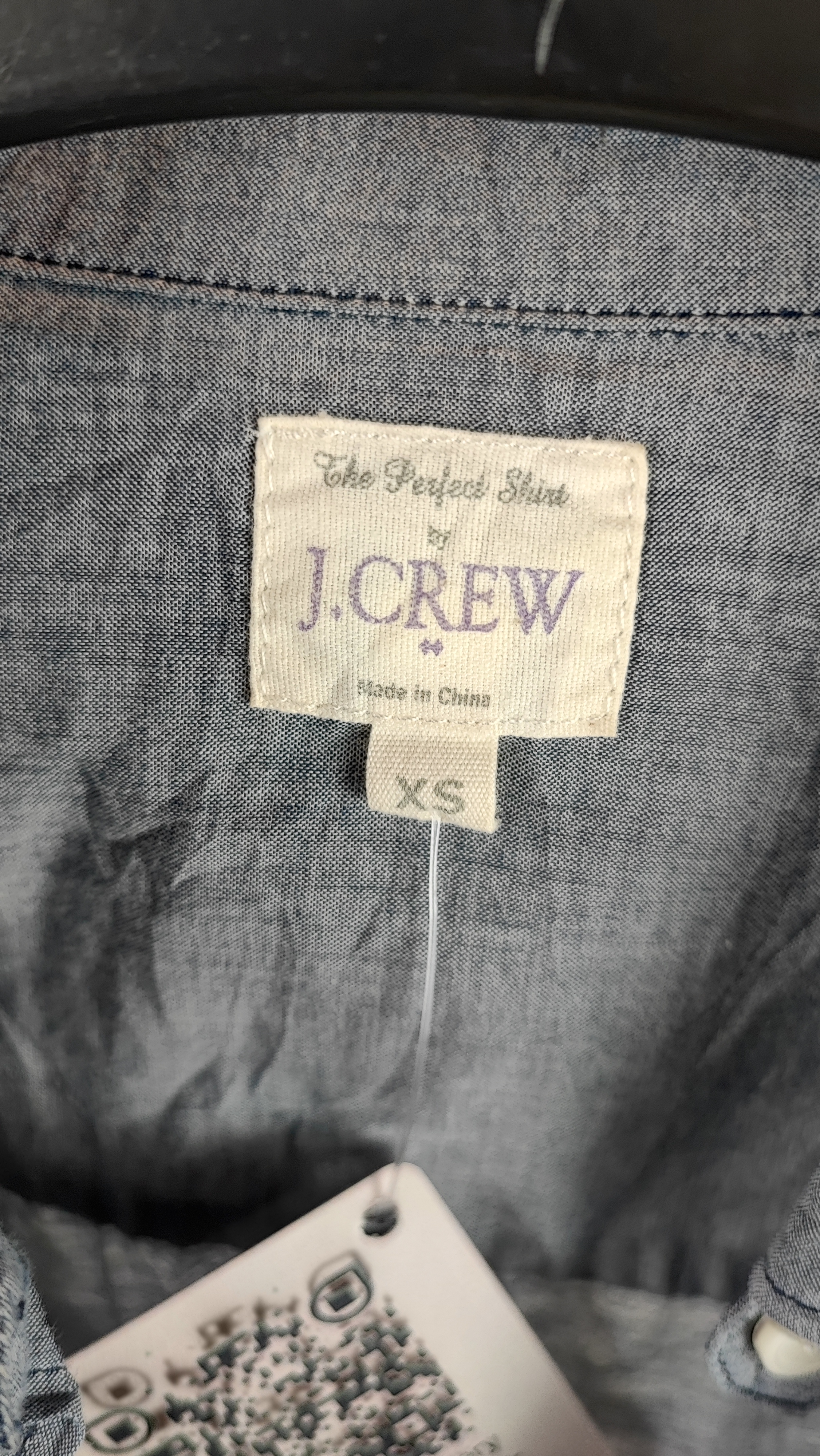 شومیز زنانه استوک وارداتی برند جیکرو (J.Crew) رنگ آبی، سایز ۳۸.۴۰، کیفیت گرید A، مناسب استایل کژوال و رسمی