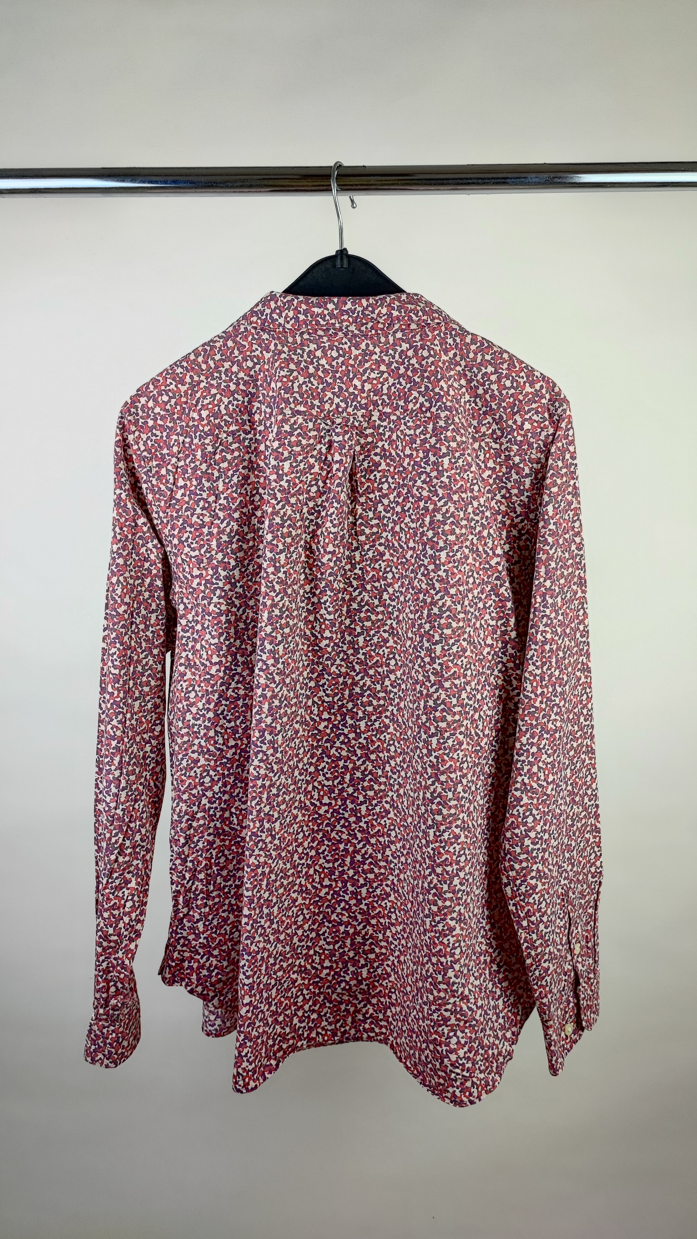 شومیز زنانه سایز بزرگ یقه دار برند Duluth Trading Co رنگ زرشکی و طرح دار کد ۳۳۱۰ مناسب استایل کژوال