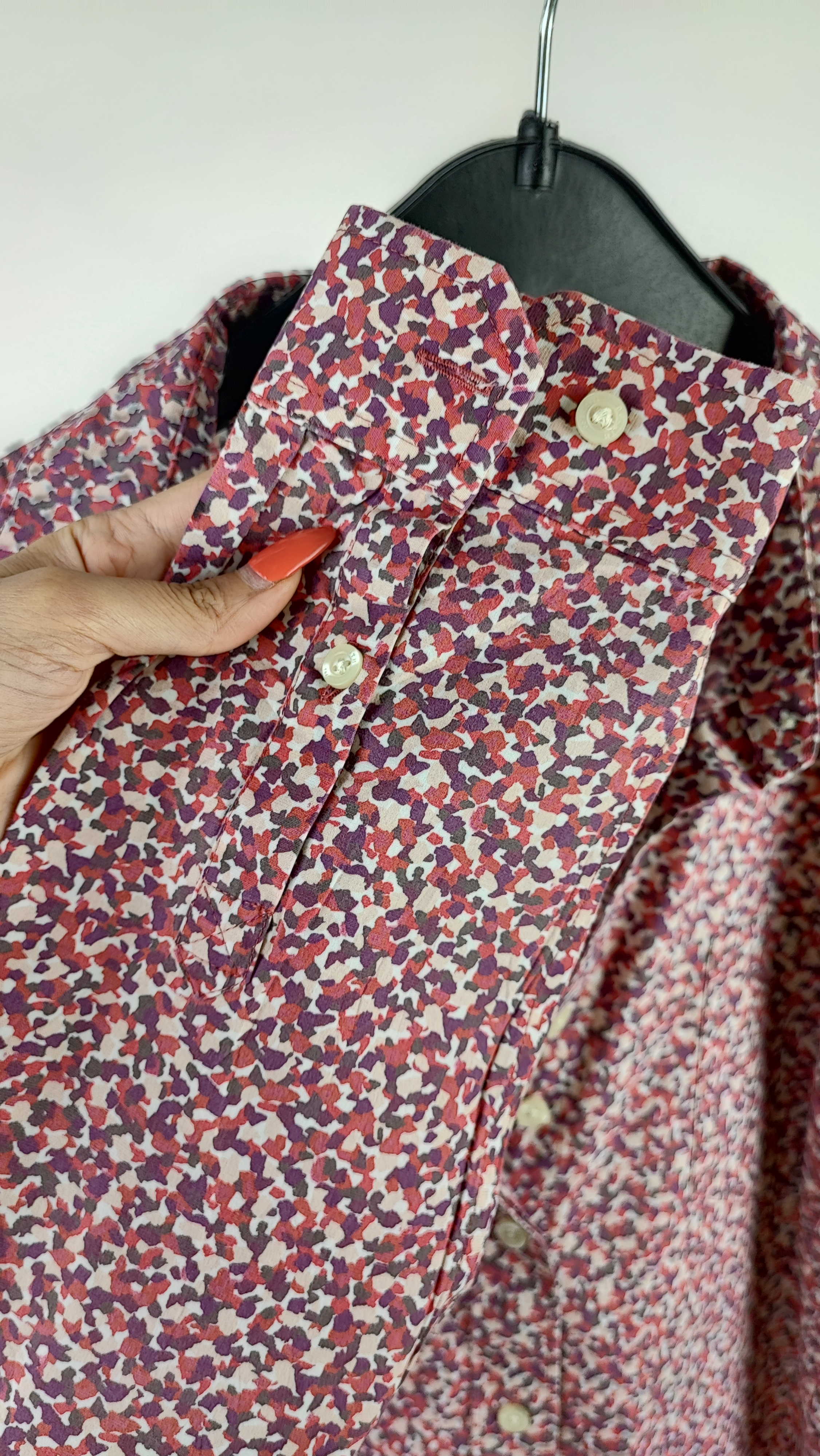 شومیز زنانه سایز بزرگ یقه دار برند Duluth Trading Co رنگ زرشکی و طرح دار کد ۳۳۱۰ مناسب استایل کژوال