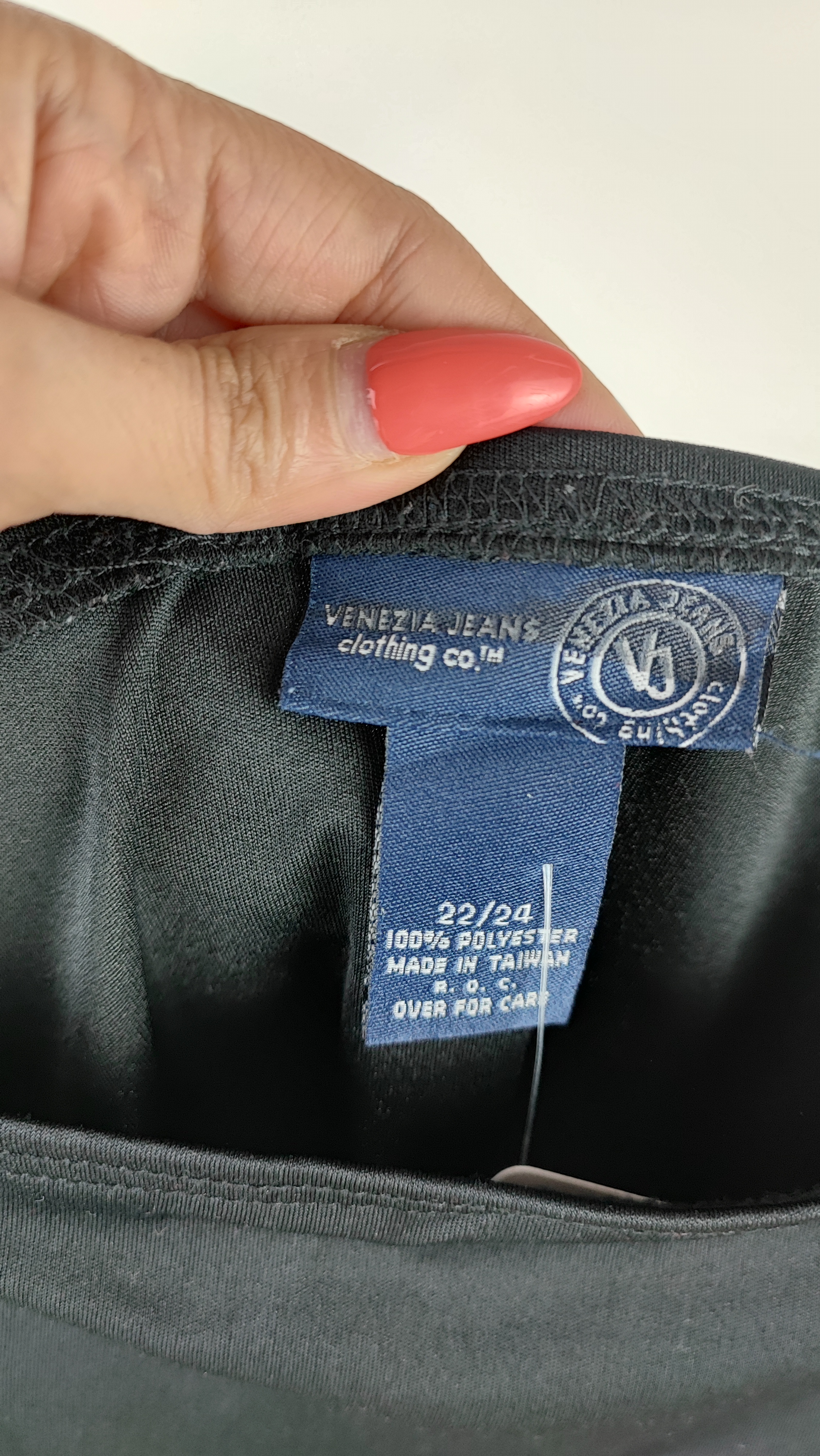 تاپ زنانه سایز بزرگ بیسیک مشکی رنگ برند Venezia Jeans کد ۳۳۰۹ مناسب استایل کژوال و راحتی