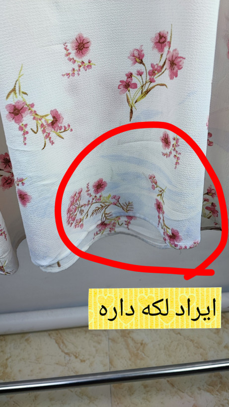 شومیز سایز بزرگ برند Tempted Hearts طرح گلدار رنگ سفید و صورتی با جزئیات توری روی آستین مناسب استایل مجلسی