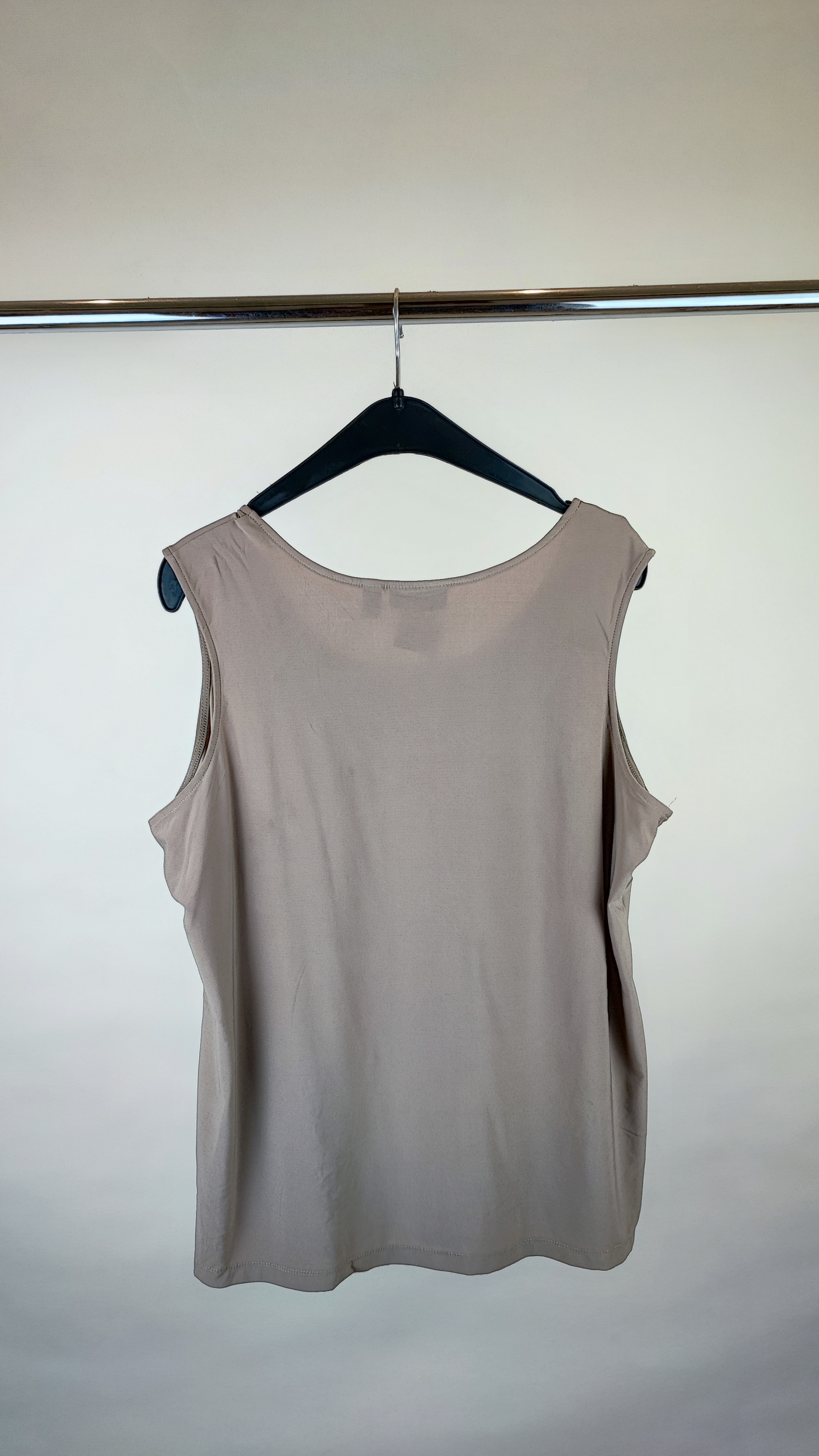 تاپ زنانه استوک اروپایی برند نینا لئونارد رنگ کرم-قهوهای سایز بزرگ ۴۶.۴۸ مناسب استایل کژوال