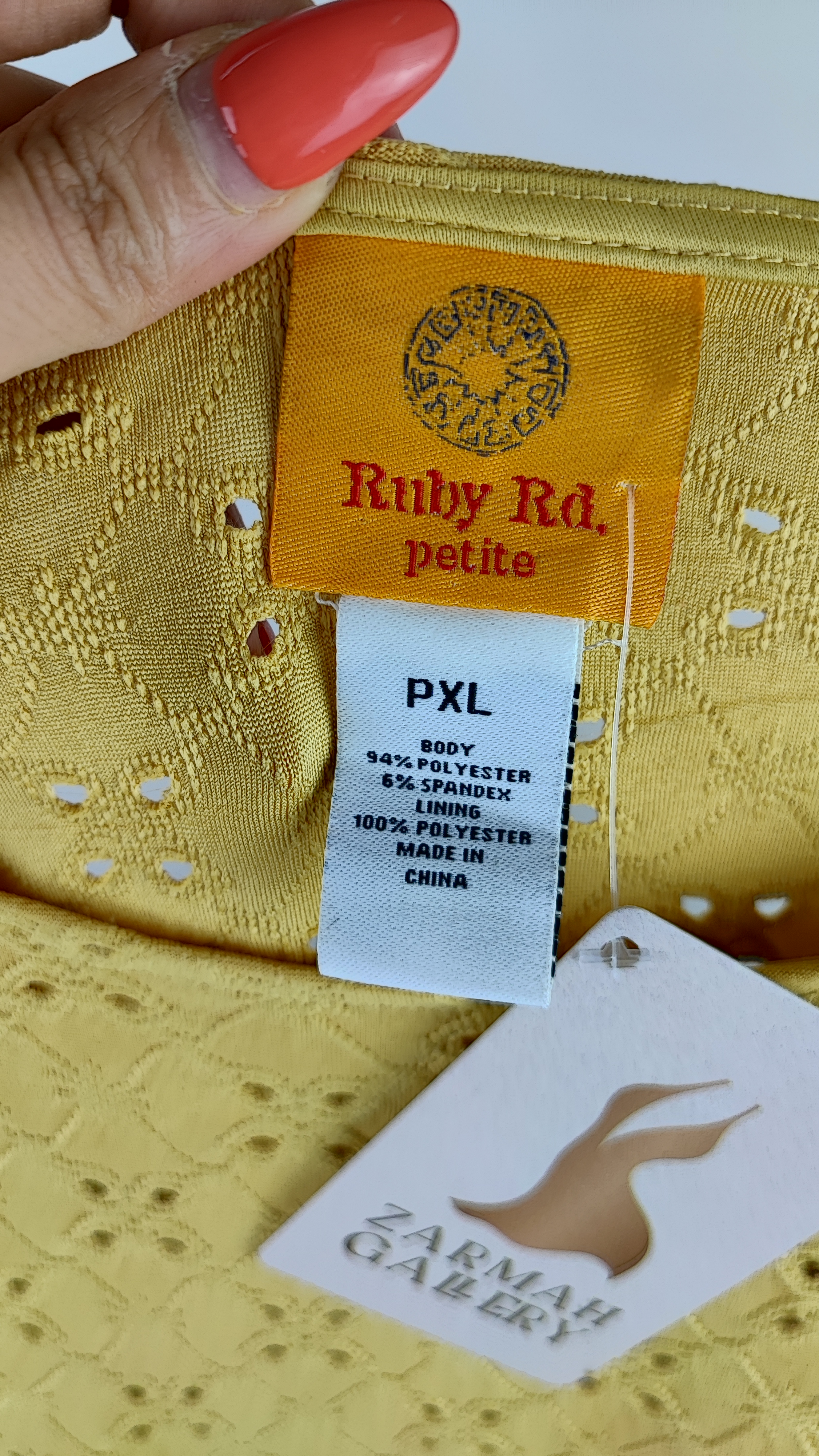 شومیز زنانه سایز بزرگ برند Ruby Rd. رنگ زرد خردلی با طرح پارچه سوزندوزیشده (Eyelet) مناسب استایل کژوال