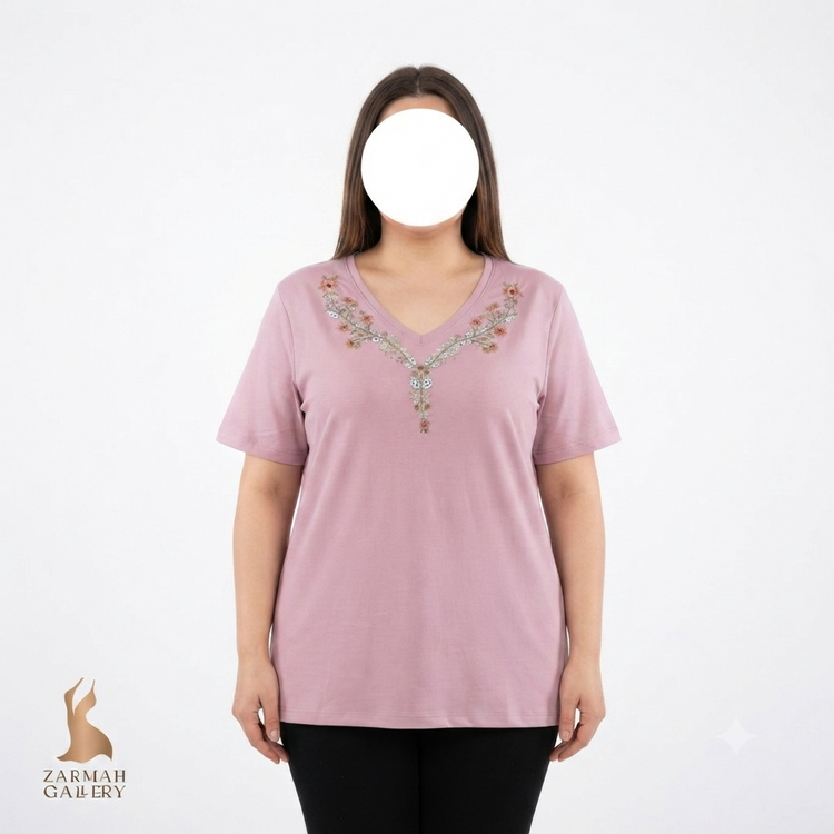تیشرت زنانه سایز بزرگ برند دوگل با گلدوزی ظریف یقه، جنس خنک و راحت مناسب خانمهای شیکپوش سایز 50 و 52