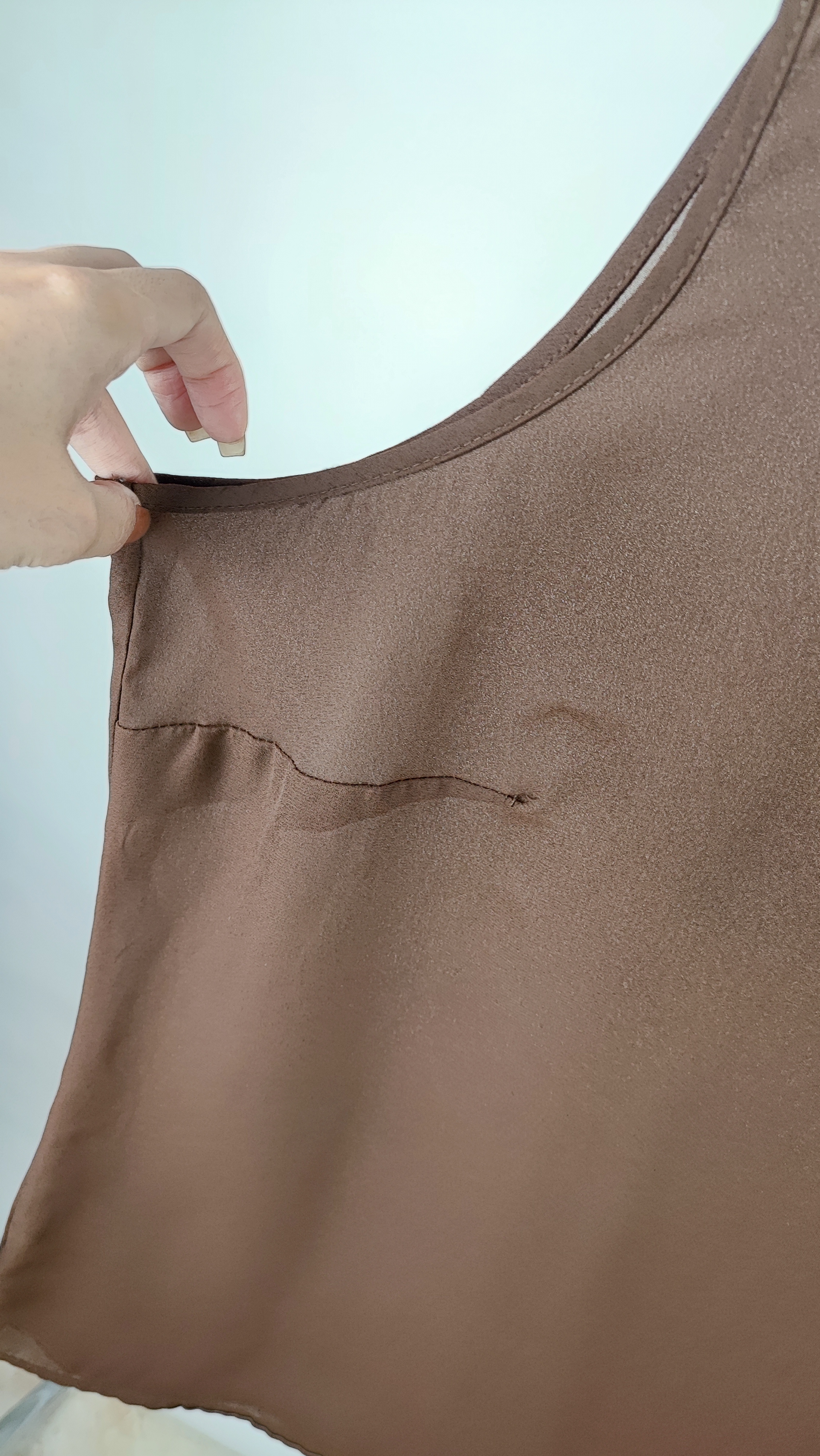 تاپ سایز بزرگ زنانه استوک وارداتی رنگ قهوهای شکلاتی یقه گرد ساده مناسب استایل روزمره و تابستانی