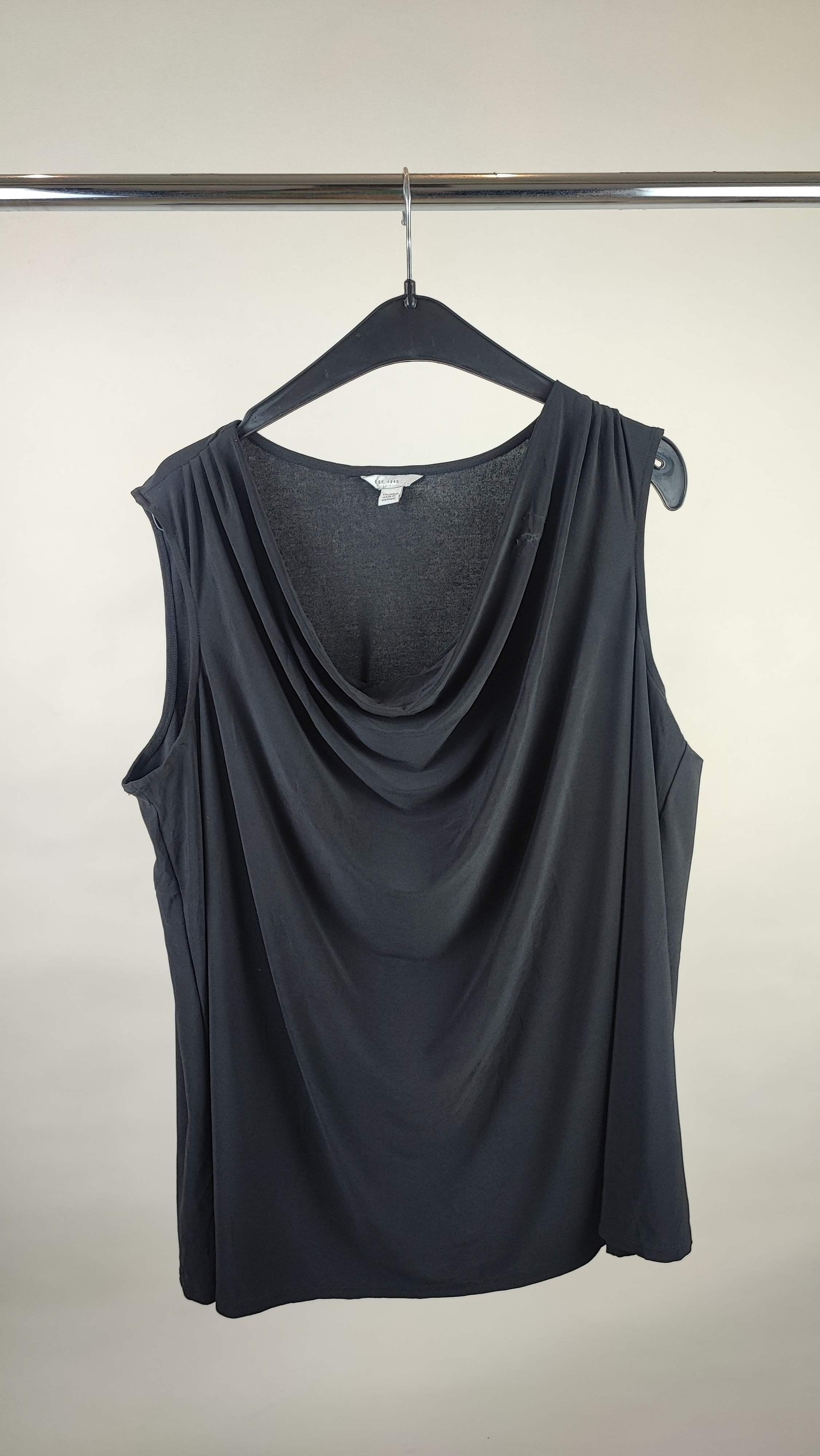 تاپ زنانه سایز بزرگ استوک وارداتی رنگ مشکی سایز ۵۲ و ۵۴ مناسب استایل مجلسی و روزمره