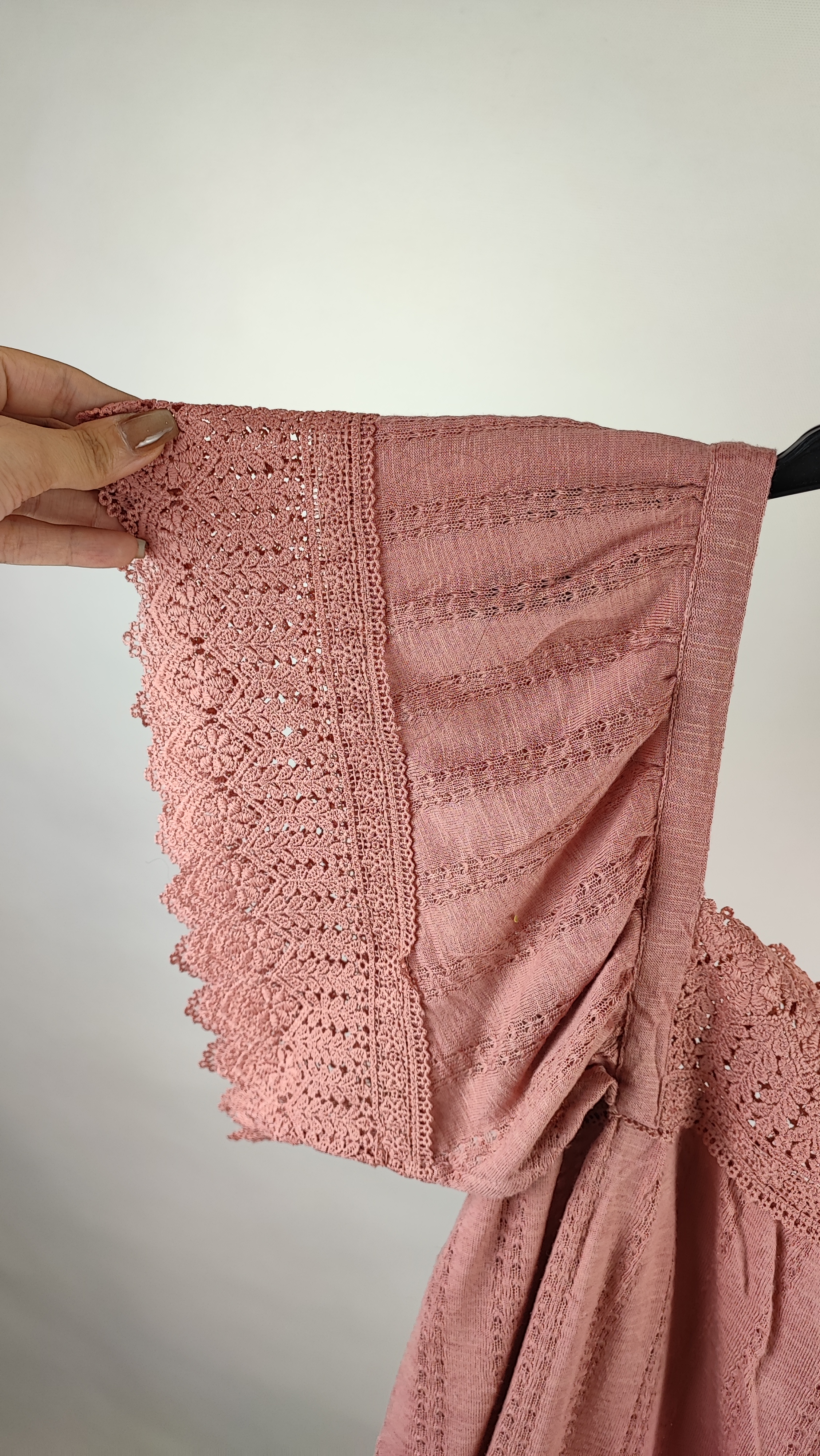 تاپ زنانه سایز بزرگ استوک وارداتی برند موریس رنگ صورتی مدل سرشانه باز سایز ۵۶ و ۵۸ مناسب استایل تابستانی
