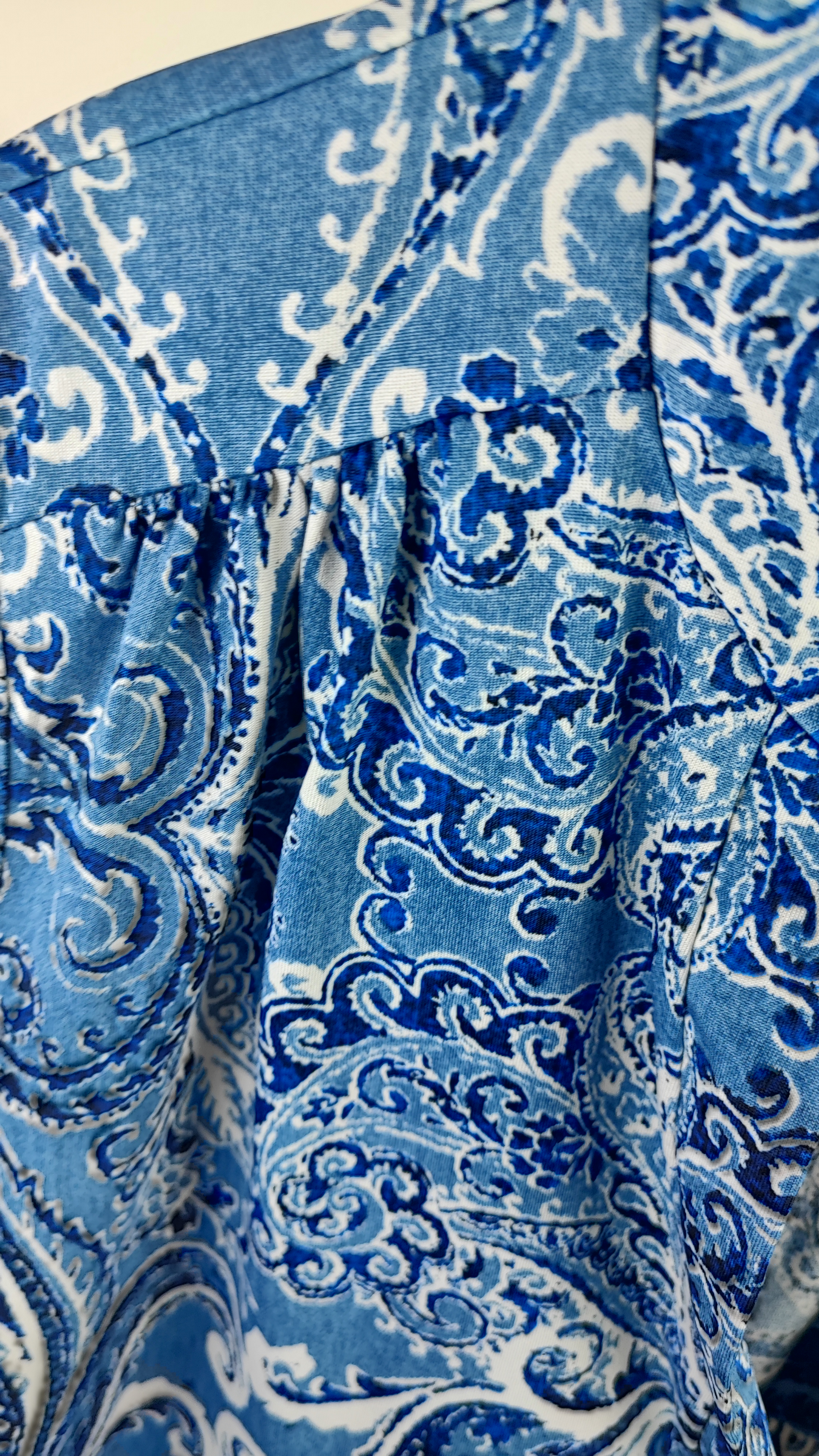 تاپ زنانه سایز بزرگ استوک وارداتی برند پک اند پک طرحدار رنگ آبی و سفید مناسب استایل تابستانی و روزمره