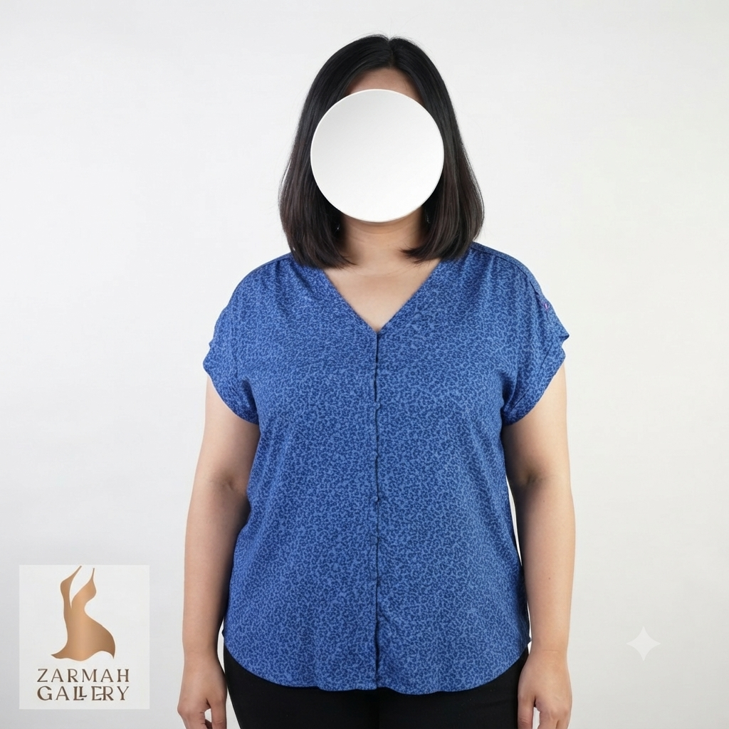 شومیز زنانه سایز بزرگ استوک وارداتی برند لیز کلبرن رنگ آبی طرحدار یقه هفت آستین کوتاه مناسب استایل روزمره و تابستانه