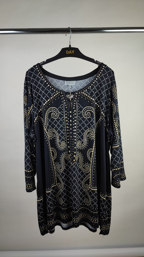 شومیز تونیک زنانه سایزبزرگ استوک وارداتی برند JM Collection مشکی با نگیندوزی طلایی کد 3357 مناسب سایز 60 و 62