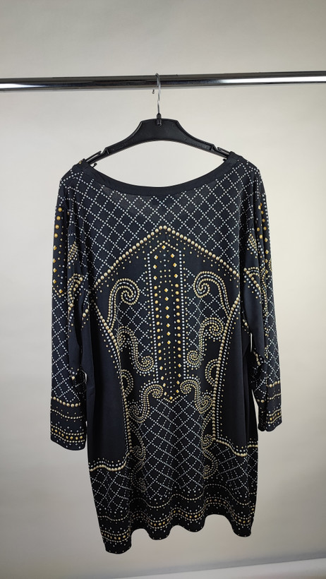 شومیز تونیک زنانه سایزبزرگ استوک وارداتی برند JM Collection مشکی با نگیندوزی طلایی کد 3357 مناسب سایز 60 و 62