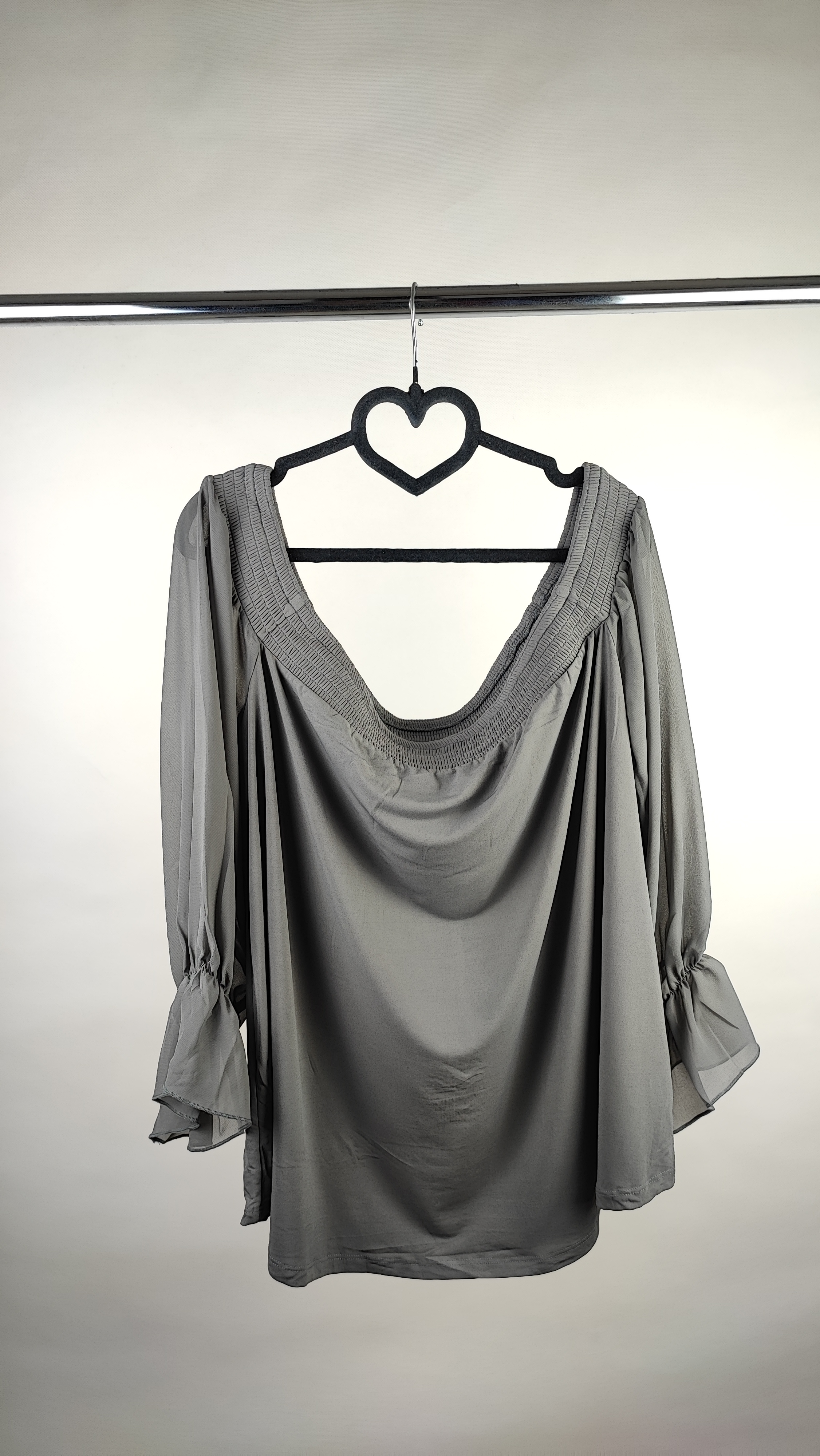 شومیز زنانه سایزبزرگ استوک وارداتی Torrid کد 2 مناسب سایز 48.50 | مدل یقه قایقی دکلته شیک با قیمت استثنایی