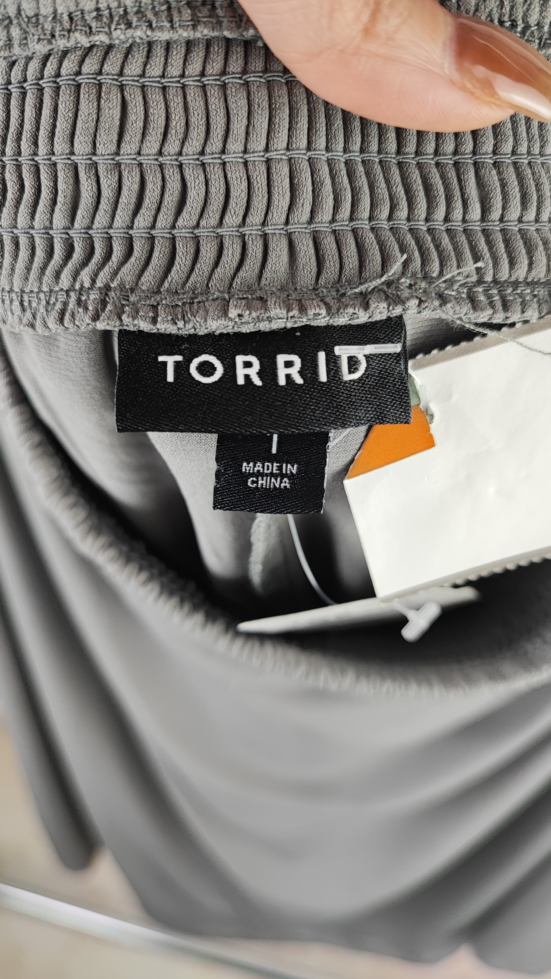 شومیز زنانه سایزبزرگ استوک وارداتی Torrid کد 2 مناسب سایز 48.50 | مدل یقه قایقی دکلته شیک با قیمت استثنایی
