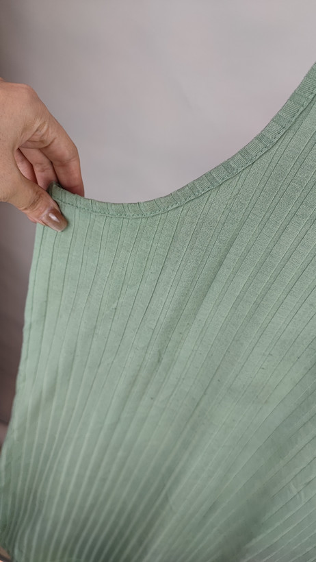 تاپ زنانه سایز بزرگ استوک وارداتی برند لیلی مورگان رنگ سبز روشن کبریتی یقه گرد مناسب استایل راحتی و تابستانه