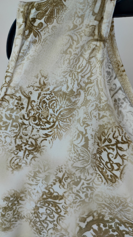 تاپ زنانه سایز بزرگ استوک وارداتی برند دلتا برک طرحدار طلایی و کرم