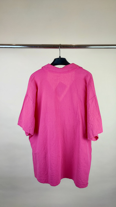 شومیز سرخابی زنانه سایز بزرگ استوک وارداتی کد 4125 با رنگ شاد و خنک مناسب استایل روزمره در زرماه گالری