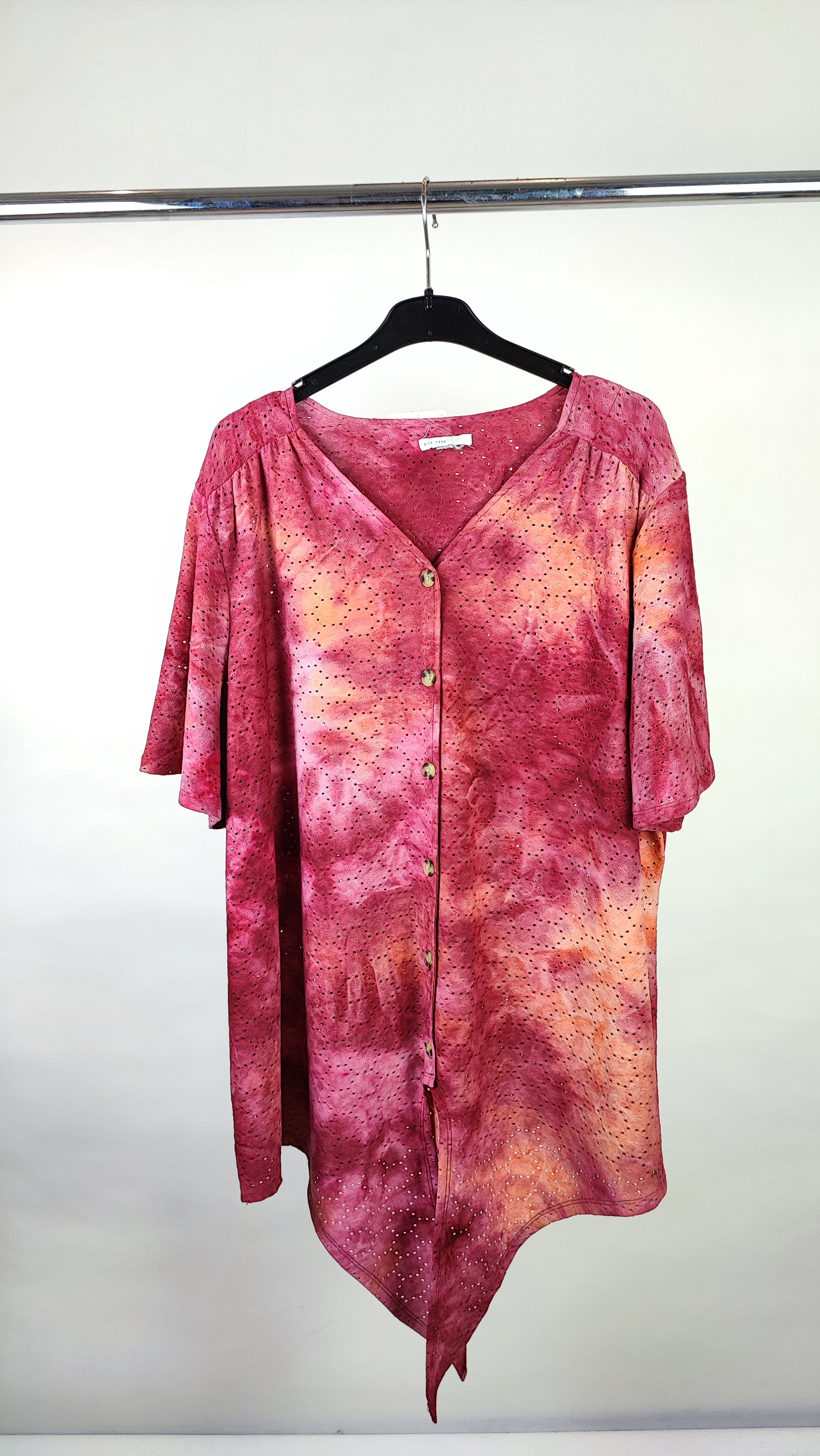 شومیز زنانه سایز بزرگ استوک اروپایی رنگ صورتی و نارنجی طرح دار آستین کوتاه گره ای کد 4146 مناسب استایل روزمره