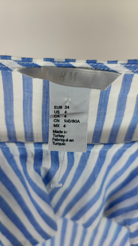 بلوز زنانه استوک اروپایی برند H&M طرح راه راه آبی و سفید سایز ۳۶ و ۳۸ مناسب استایل رسمی و روزمره