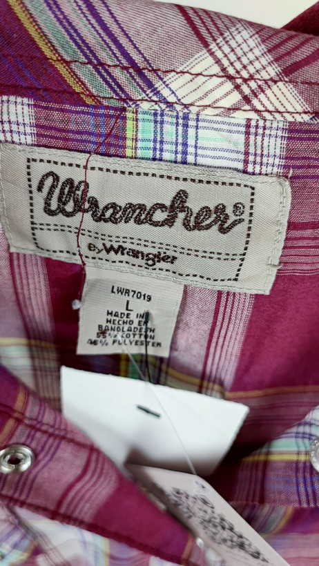 شومیز زنانه استوک اروپایی برند Wrangler طرح چهارخونه رنگ سرخابی و سفید سایز ۴۴ و ۴۶ مناسب استایل اسپرت و روزمره