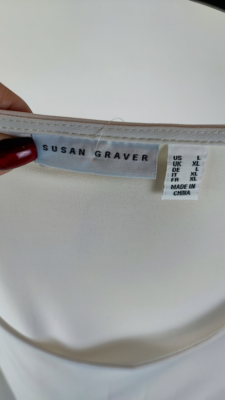 تاپ زنانه ساده و شیک رنگ شیری و کرم روشن برند Susan Graver کد 3664 مناسب استایلهای روزمره و تابستانی