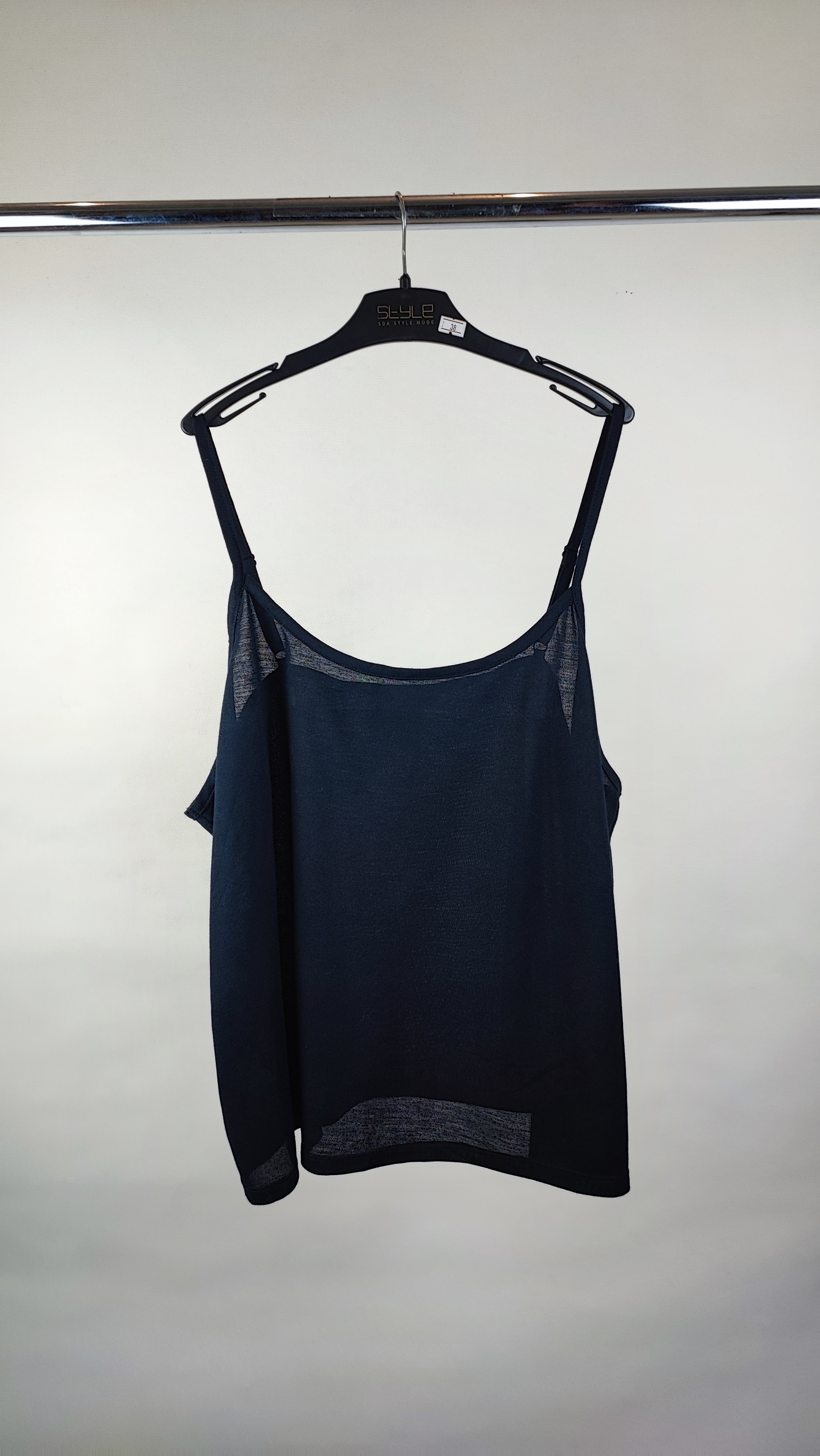 تاپ زنانه استوک وارداتی برند ونزیا جینز رنگ مشکی سایز بزرگ مناسب استایل مهمانی و روزمره