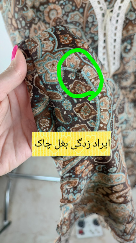 شومیز زنانه سایز بزرگ استوک برند فیدد گلوری طرحدار قهوهای و آبی مدل یقه دالبر گیپوردار دارای ایراد جزئی در قسمت چاک مناسب روزمره