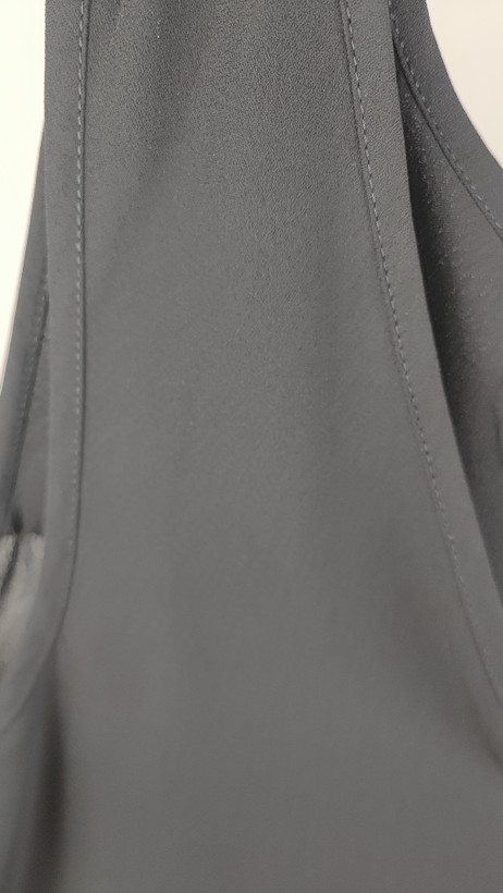 تاپ زنانه سایز بزرگ استوک وارداتی برند پرمیس استودیو مشکی رنگ مدل دو لایه دنبالهدار مناسب استایل مجلسی و شیک