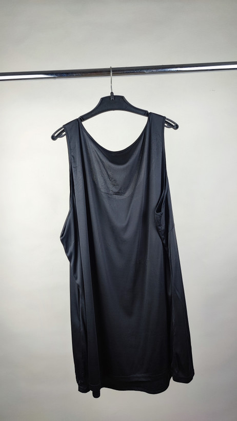 تاپ زنانه سایز بزرگ استوک وارداتی مشکی رنگ کد 2 سایز ۳ایکسال مناسب استایل روزمره و راحت