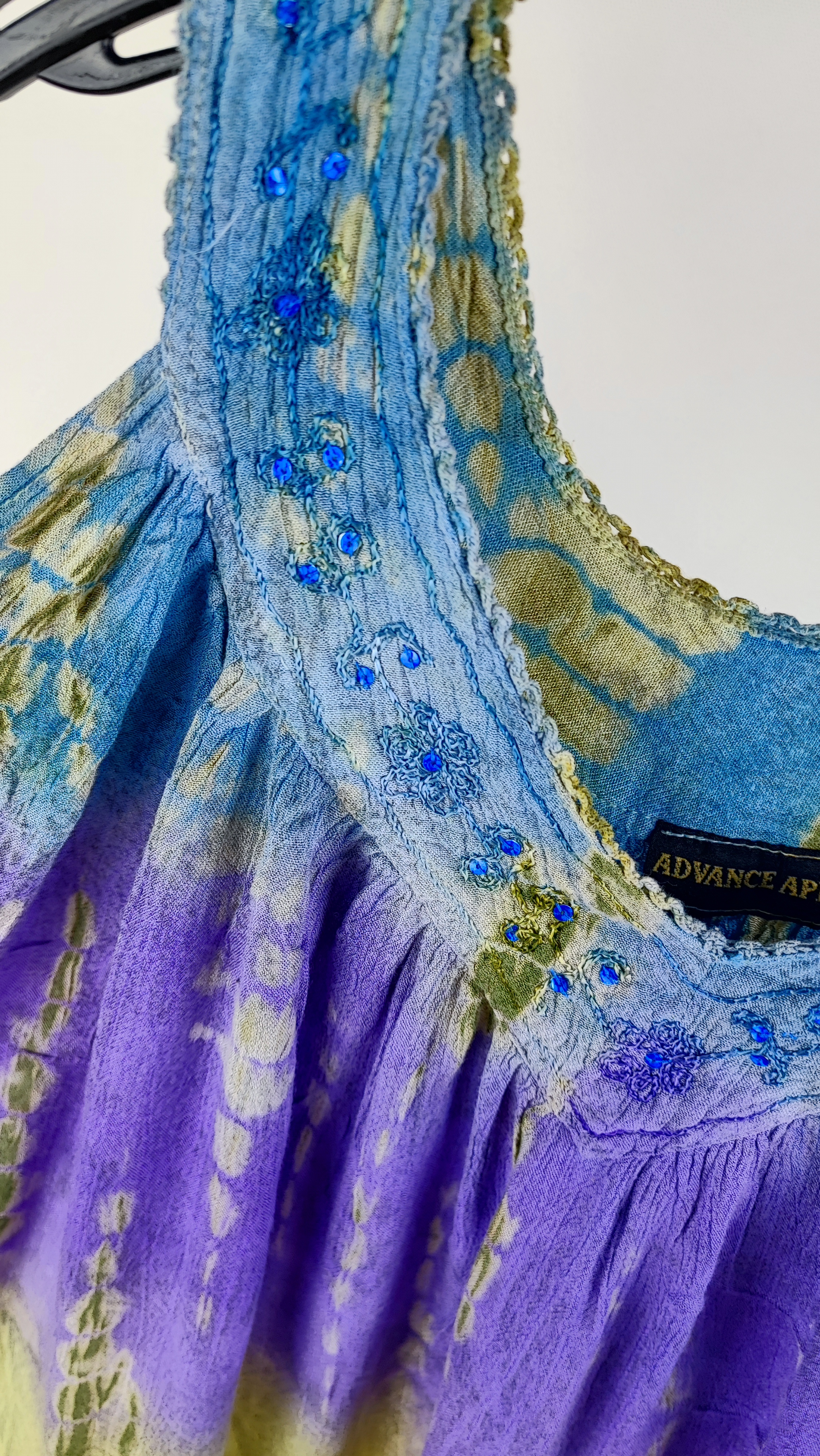 تاپ زنانه سایز بزرگ استوک اروپایی برند ادونس آپارلز طرح دار رنگی مناسب استایل تابستانه و ساحلی