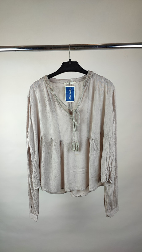 شومیز زنانه استوک وارداتی برند Anthropologie رنگ کرم روشن سایز ۴۲ تا ۴۴ مناسب استایل بوهو و روزمره