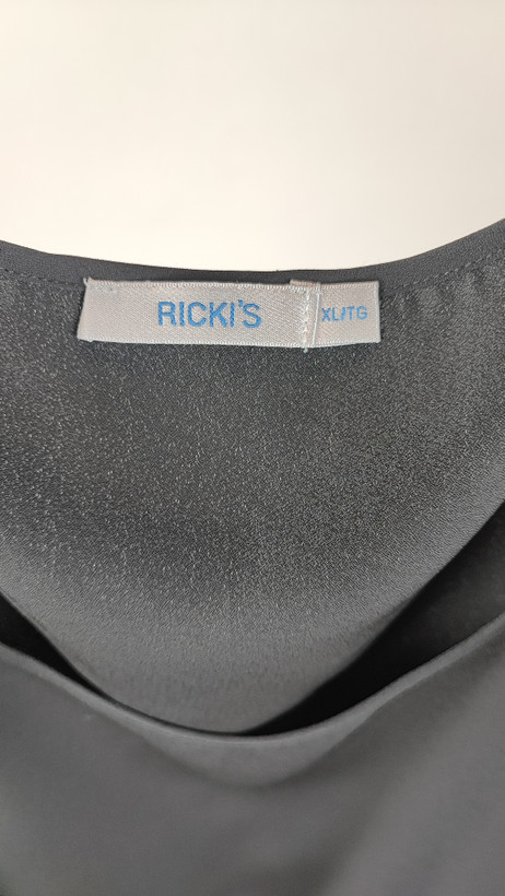 تاپ مشکی زنانه سایز بزرگ استوک اروپایی برند ریکی (Ricki's) مدل ساده و کلاسیک مناسب مهمانی و زیر مانتو سایز ۴۸-۵۰