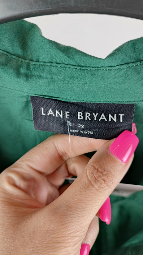 شومیز زنانه سایز بزرگ استوک وارداتی برند Lane Bryant رنگ سبز آلمانی مدل آستین حلزونی