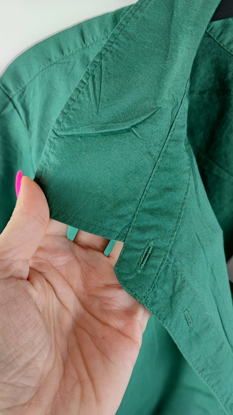 شومیز زنانه سایز بزرگ استوک وارداتی برند Lane Bryant رنگ سبز آلمانی مدل آستین حلزونی