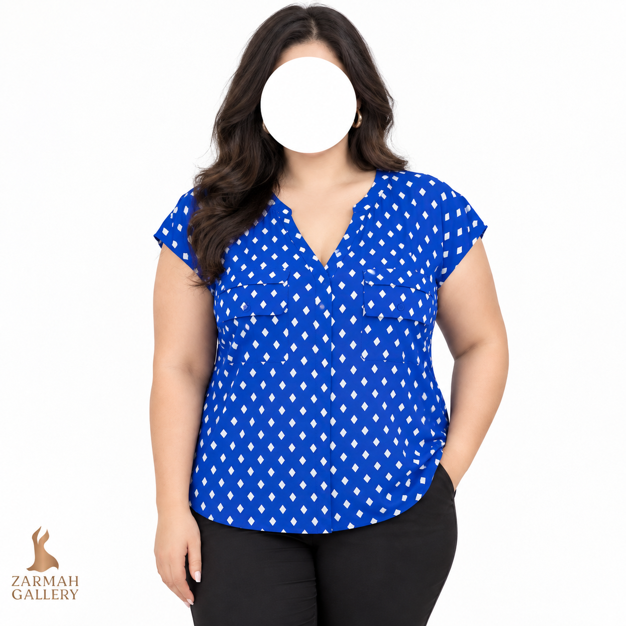 تاپ زنانه سایز بزرگ استوک برند آی ان سی رنگ آبی کاربنی با طرح لوزی سفید مناسب استایل تابستانی و رسمی