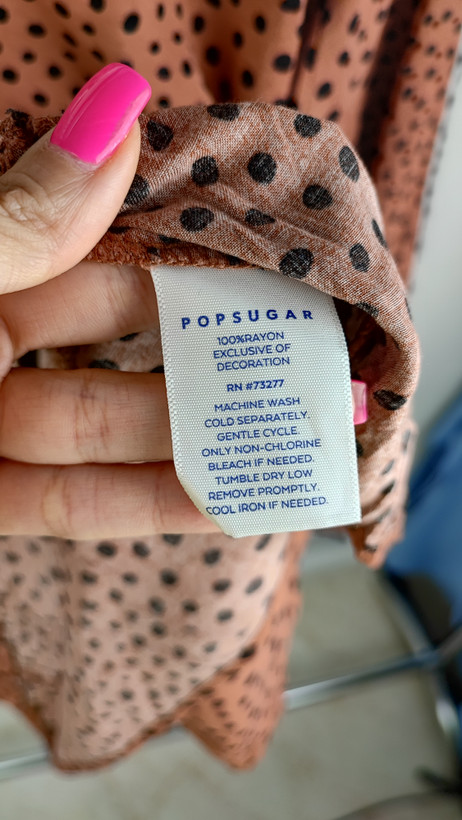 بلوز زنانه استوک خالخالی قهوهای و مشکی برند پاپشوگر کد 3854 مناسب استایل مهمانی و روزمره