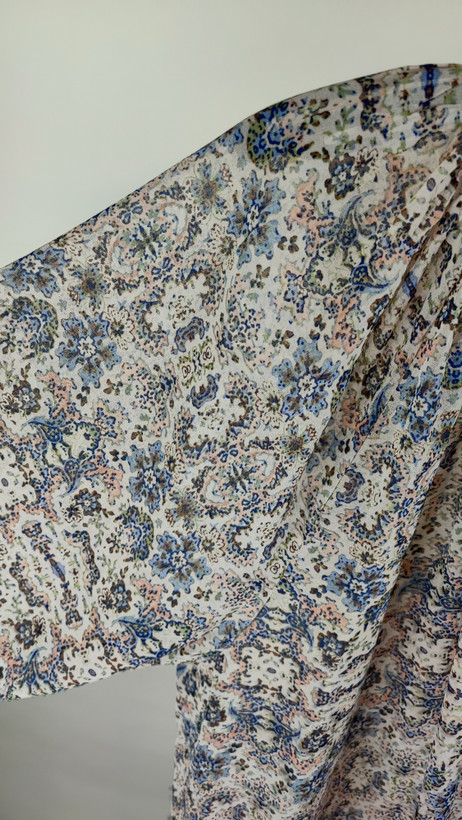 شومیز زنانه سایز بزرگ طرح سنتی و گلدار برند کابی مناسب استایلهای روزمره، تابستانه و بوهو