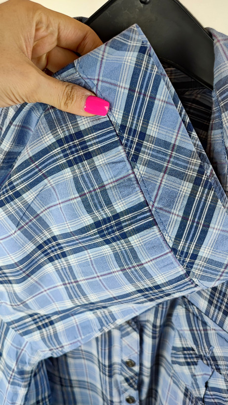 شومیز چهارخونه زنانه سایز بزرگ استوک برند سونوما رنگ آبی طرح اسپرتی مناسب استایل روزمره و بهاره