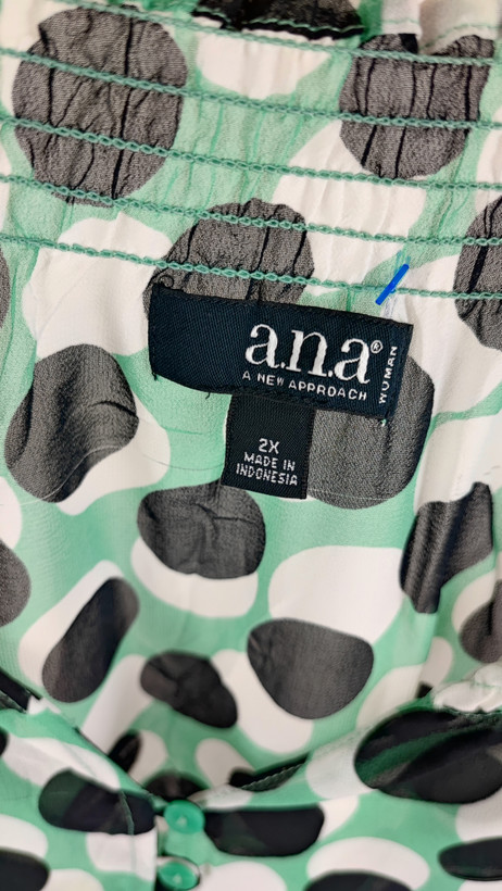 شومیز زنانه سایز بزرگ استوک برند a.n.a طرحدار رنگ سبز مناسب استایل روزمره و مجلسی