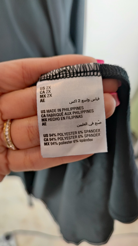 بلوز زنانه استوک اروپایی برند آلفانی رنگ خاکستری تیره سایز ۵۲ تا ۵۴ مناسب استایل سایز بزرگ و روزمره